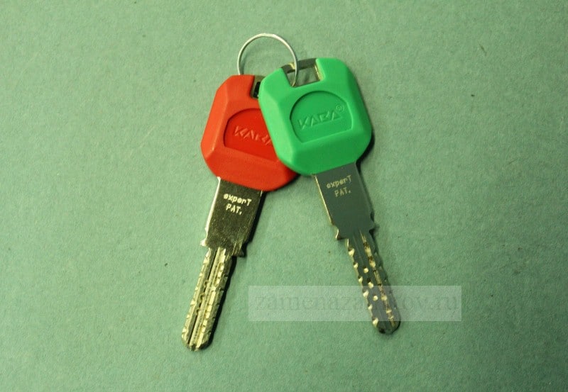 Поменять ключи в металлической двери с выездом zamenazamkov.com